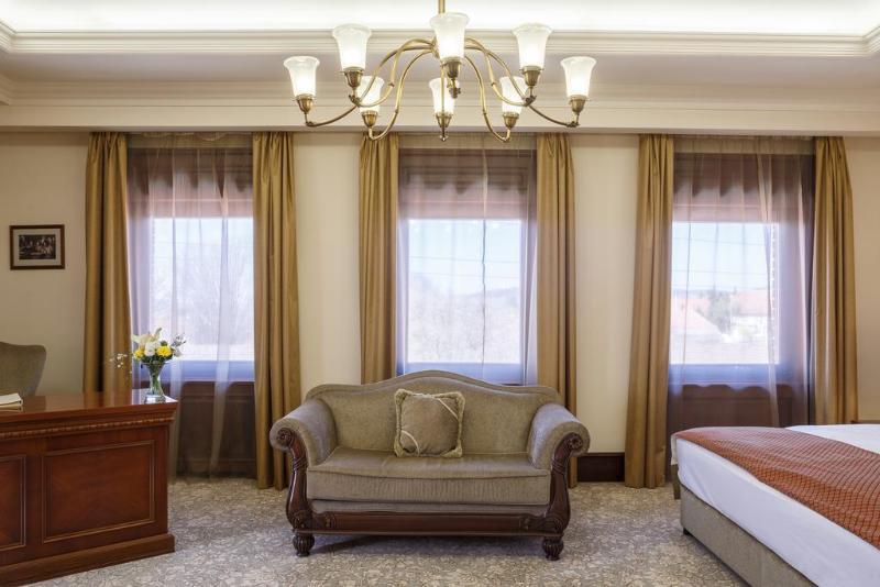 Andrássy Kúria&Spa Tarcal Exterior foto A room at the hotel