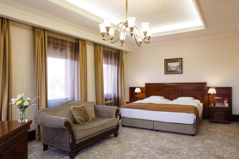 Andrássy Kúria&Spa Tarcal Exterior foto A room at the hotel