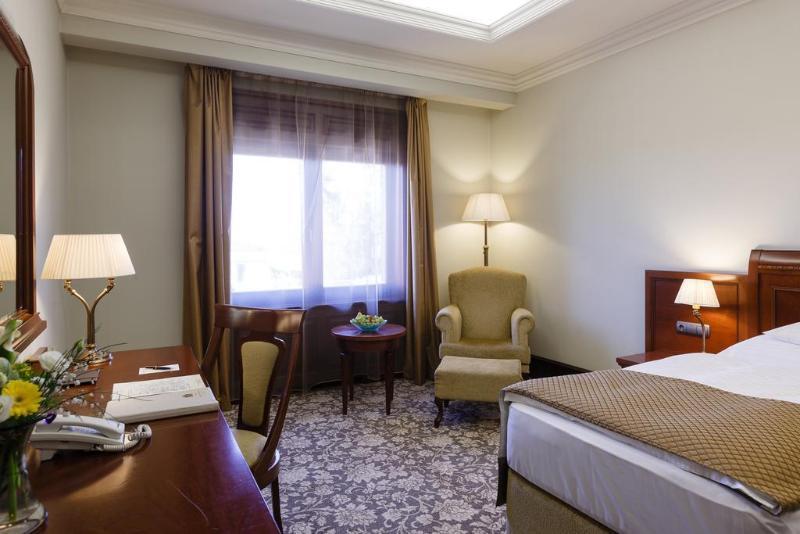 Andrássy Kúria&Spa Tarcal Exterior foto A room at the hotel
