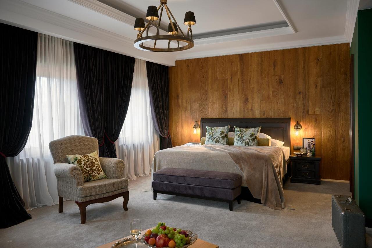 Andrássy Kúria&Spa Tarcal Exterior foto A bedroom at the hotel